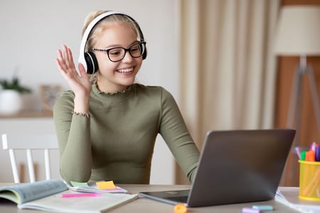 photo of student taking online classes at LAU