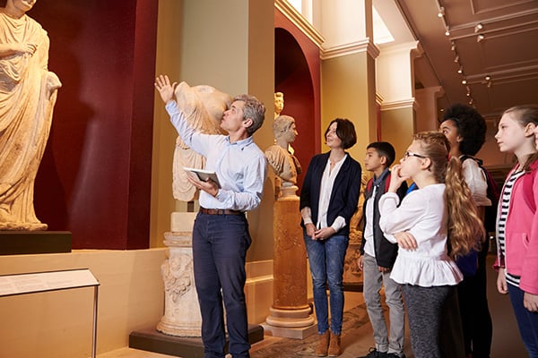 lau students at museum