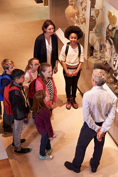 lau students at museum